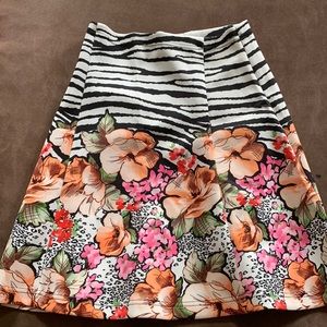 Milano size small skirt mid length